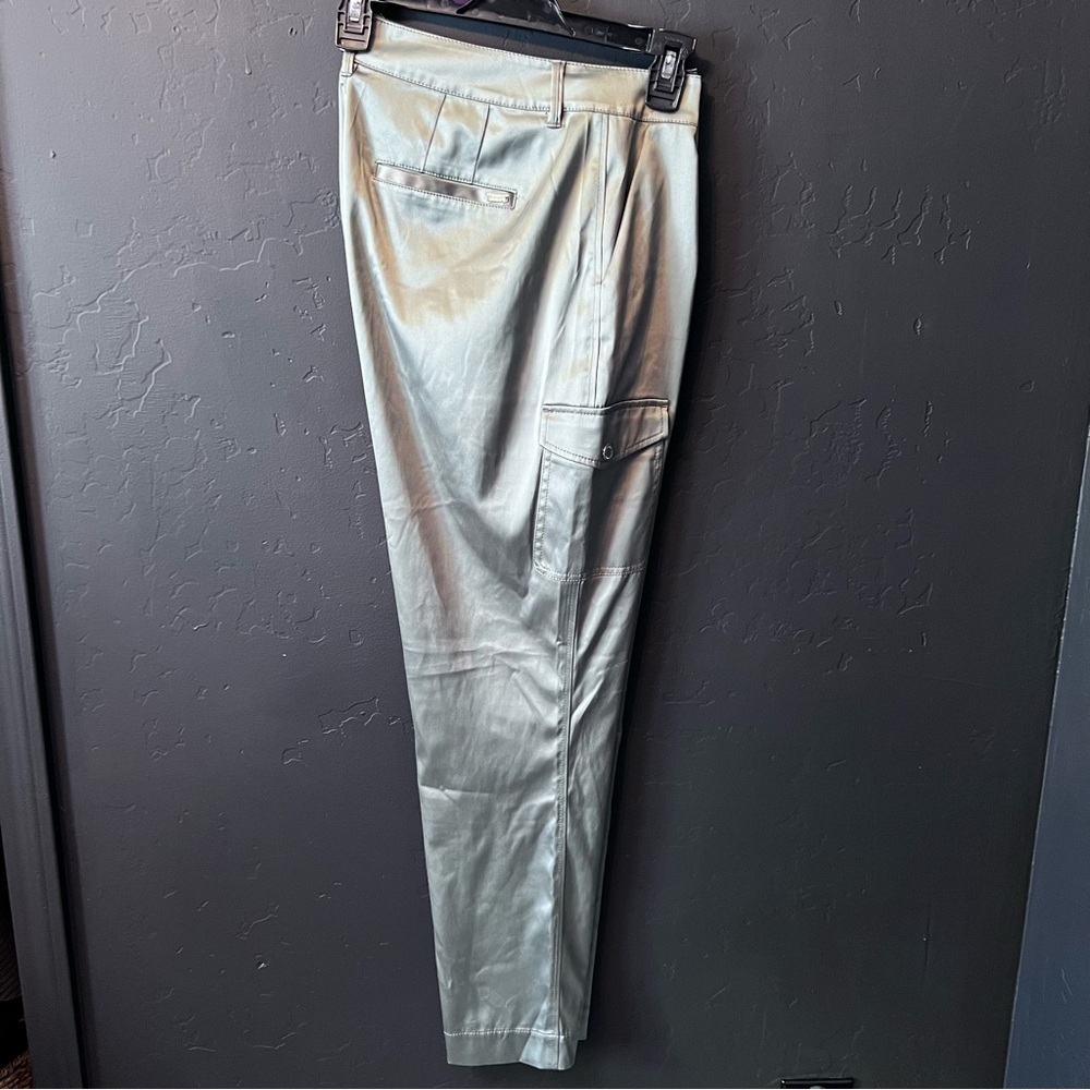 White House black Market women cargo pants Size: 10 Color: Olive Green